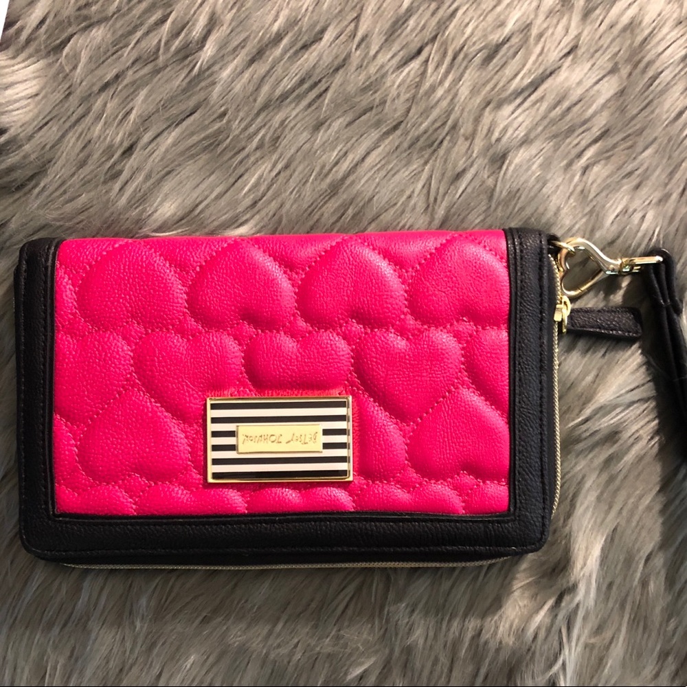 🌟 Black and Pink Betsey Johnson Wallet  🌟
